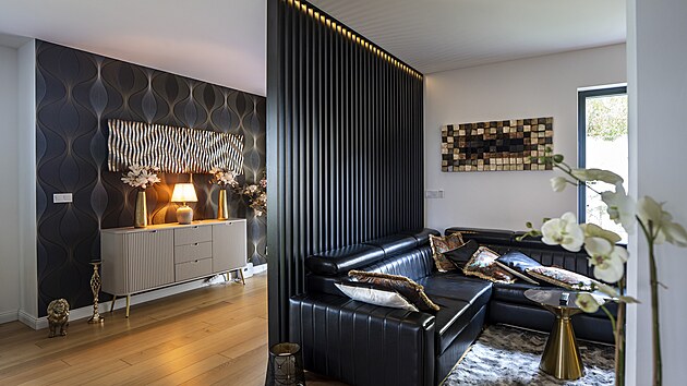 Originln stna oddluje klidovou znu od jdeln sti. 