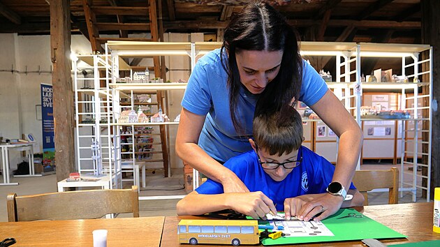 Jana Jdov propadla modelain hlavn pot, co zaloila takto zamen zjmov krouek. Ke konku vede s manelem i sv dti (na snmku syn Maty).