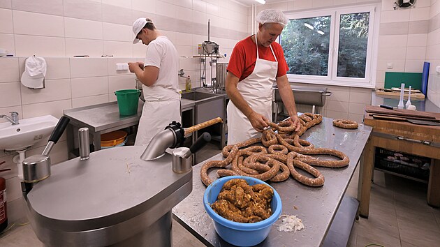 Petr Utkal pedv sv znalosti um z chebsk koly. I dky nmu uspli v souti Dobrota Karlovarskho kraje.