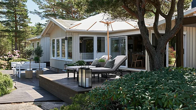 Svtle bov barva fasdy je do borovho lesa mnohem pjemnj ne pvodn tmav hnd.