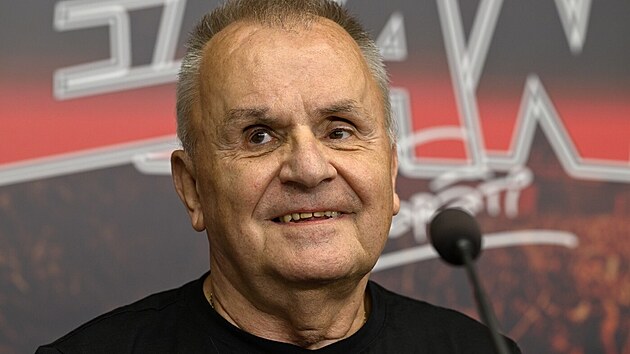 Zpvk skupiny Eln Joo R na tiskov konferenci (Praha, 22. z 2025)