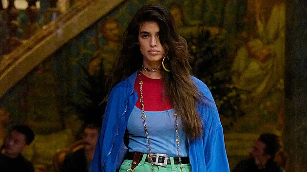 Nov kolekce Versace je reminiscenc slunnch dn v Miami v osmdestch letech.