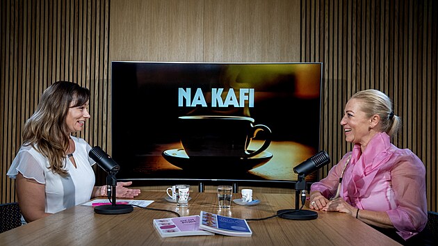 Hostem podcastu NA KAFI byla lektorka face j�gy a zakladatelka Face & Eyes Yoga Academy Sv�tlana Mihulov�