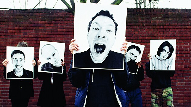 Kapela Radiohead v �asech propagace t�etí desky OK Computer (1997)