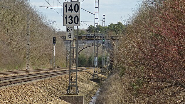 Most pes eskou zpadn drhu u Zbirohu GPS: 49.8339297N, 13.7972594E