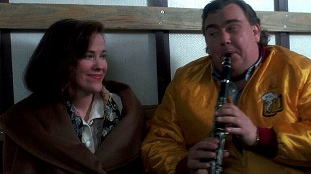 Catherine O�Hara a John Candy ve filmu S�m doma (1990)