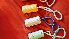 Rzné varianty telefon Tin Can. Vechny umoují volat na rodii schválená...