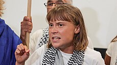 védská aktivistka Greta Thunbergová piletla po deportaci z Izraele do Athén....