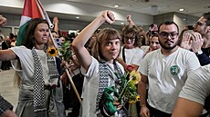 védská aktivistka Greta Thunbergová piletla po deportaci z Izraele do Athén....