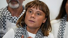 védská aktivistka Greta Thunbergová piletla po deportaci z Izraele do Athén....
