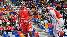 Zed Key z Pardubic se raduje v zápase se Slavií.