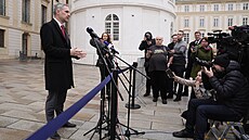 Zdenk Hib (Piráti) odchází z Hradu po povolební schzce s Petrem Pavlem. (6....