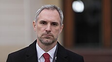 Zdenk Hib (Piráti) odchází z Hradu po povolební schzce s Petrem Pavlem. (6....