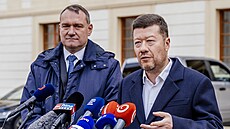 Tomio Okamura a Radim Fiala (SPD) po schzce s prezidentem Petrem Pavlem na...