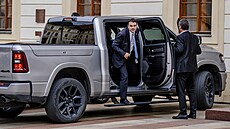 Na Pra�ský hrad dorazil Petr Macinka (Motoristé) na povolební sch�zku s...