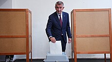 Pedseda hnutí ANO Andrej Babi odevzdal svj hlas ve snmovních volbách v...