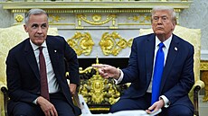 Americký prezident Donald Trump a kanadský premiér Mark Carney p�i spole�ném...