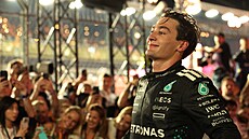 George Russell slaví vítzství ve Velké cen Singapuru.