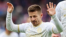 Václav Pila� z Hradce Králové neslaví gól proti svému bývalému klubu Plzni.
