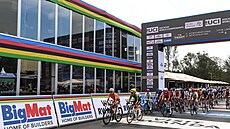 BigMat podporuje dtský fotbal a mezinárodní cyklistiku