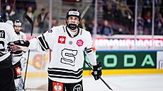 Mladý útoník hokejové Sparty, Filip Novák, v sedmnácti letech na led Curychu...