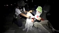Snímek obrazovky z videa ukazuje �védskou aktivistku Gretu Thunbergovou sedící...