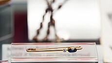 Na snímku je ozdobná jehlice, kterou mla Lata Brandisová pipevnnou v den...