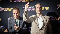 Volební táb pirátské strany. Praha Hl. nádraí, Fantv sál. Zdenk Hib a Ivan...