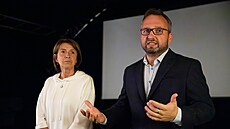 Marian Jureka ve volebním tábu SPOLU v Olomouci, vedle nj starostka Jeseníku...