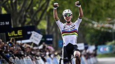 Tadej Pogaar slaví titul mistra Evropy.