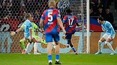 Rafiu Durosinmi dorá�í mí� do brány Malmö.