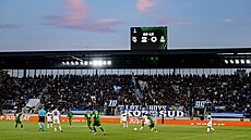 Pohled na stadion v Lausanne, kde domácí ke spokojenosti fanouk zvládli...
