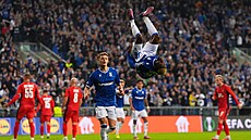 Taofeek Ismaheel oslavil tetí gól Poznan originálním zpsobem.