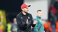 Trenér Plzn Marek Bako sleduje utkání s Malmö.