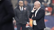 Trenér Ivan Haek sleduje své svence.