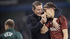 Brian Priske objímá Veljka Birmancevie.