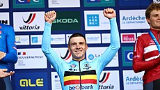 Remco Evenepoel se raduje z triumfu v �asovce na cyklistickém mistrovství...