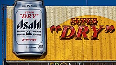 Tokijský billboard na nejpopulárn�j�í pivo Japonka Asahi Super Dry (11. �ervna...