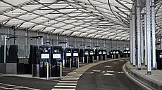 Automatizované kiosky systému EES v Eurotunelu v jihovýchodní Anglii. Nový...