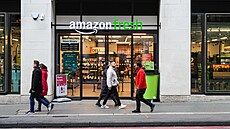 Kamenný obchod s potravinami znaky Amazon Fresh v Londýn (3. února 2024)