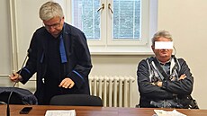 Tiapadesátiletý mu (vpravo) z Frýdecko-Místecka byl obalován z loupee v...