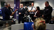 Britský premiér Keir Starmer v Manchesteru navtívil synagogu, která se stala...