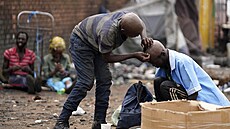 Narkomani bez domova v ulicích jihoafrické Pretorie (5. bezna 2025)