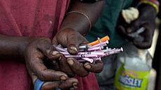 Narkomani bez domova v ulicích jihoafrické Pretorie (5. bezna 2025)