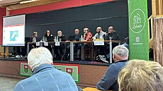 V kulturním sále v Lo�enicích se konalo ve�ejné projednávání, které se týkalo...