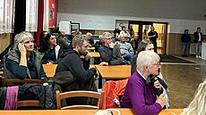 V kulturním sále v Lo�enicích se konalo ve�ejné projednávání, které se týkalo...