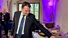 Do volebního tábu Motorist dorazil pedseda Petr Macinka. (4. íjna 2025)