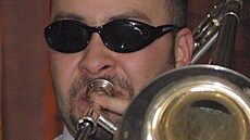 Muzikant Jan �atra, který byl sou�ástí skupiny Laura a její tyg�i na archivním...