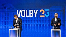 Premiér Petr Fiala a �éf hnutí ANO Andrej Babi� (vlevo) se utkali v p�edvolební debat� CNN Prima News.