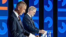 Premiér Petr Fiala a �éf hnutí ANO Andrej Babi� (vlevo) se utkali v p�edvolební debat� CNN Prima News.